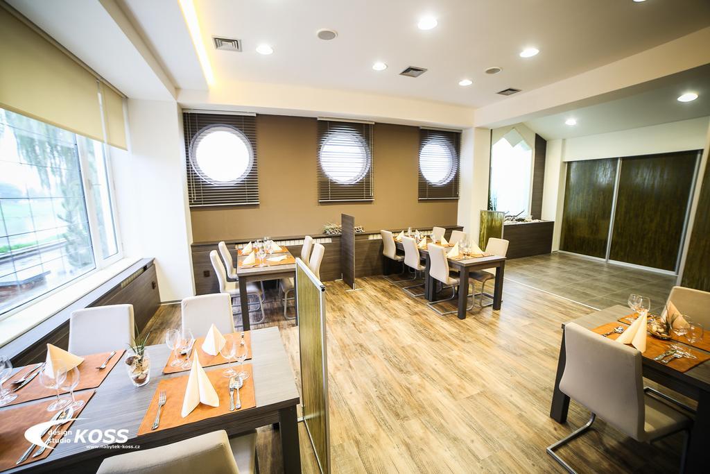 Hotel Imos 브르제츨라프 외부 사진