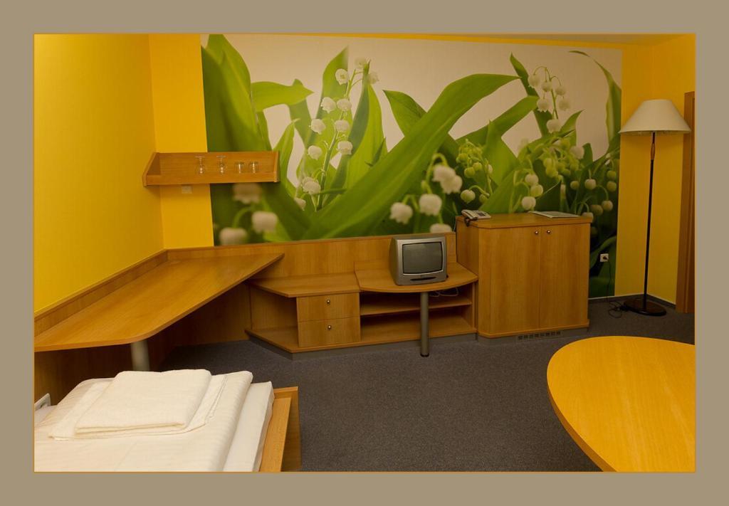 Hotel Imos 브르제츨라프 외부 사진